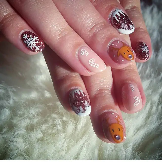 Winter wonderland Sns base, nail art with paint and gel top coat.