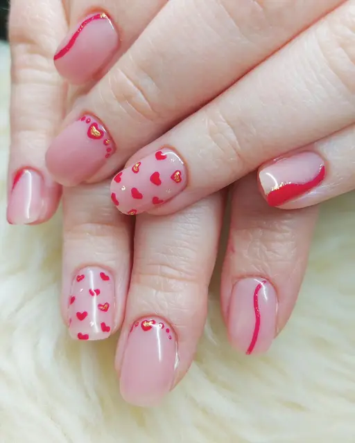 Les ongles pour st valentin sont déjà demandés vive l'amour !!