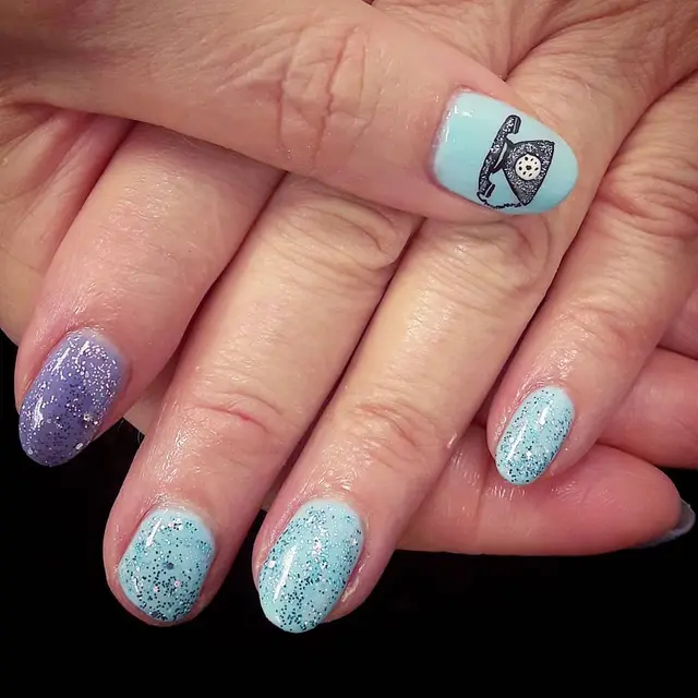 This lady works in so she ask me to do a vintage phone on her nails ^^ Done in