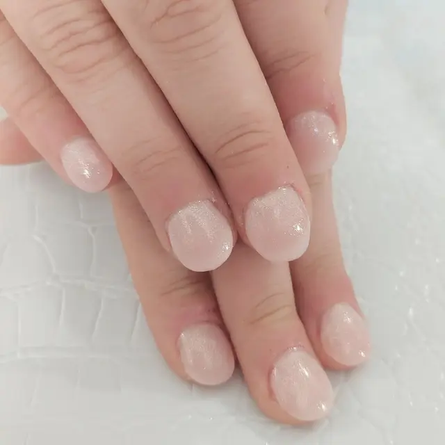 Swipe pour voir le résultat d'extentions sur ongles rongés