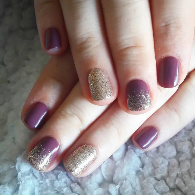 Les 1er ongles en semi de ma copinette :) Couleurs: "008" et "Amber gold"