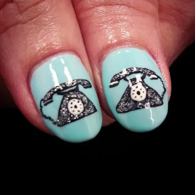 This lady works in so she ask me to do a vintage phone on her nails ^^ Done in