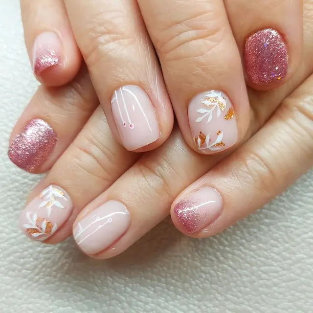 Un nail art délicat et élégant parfait pour la saison !