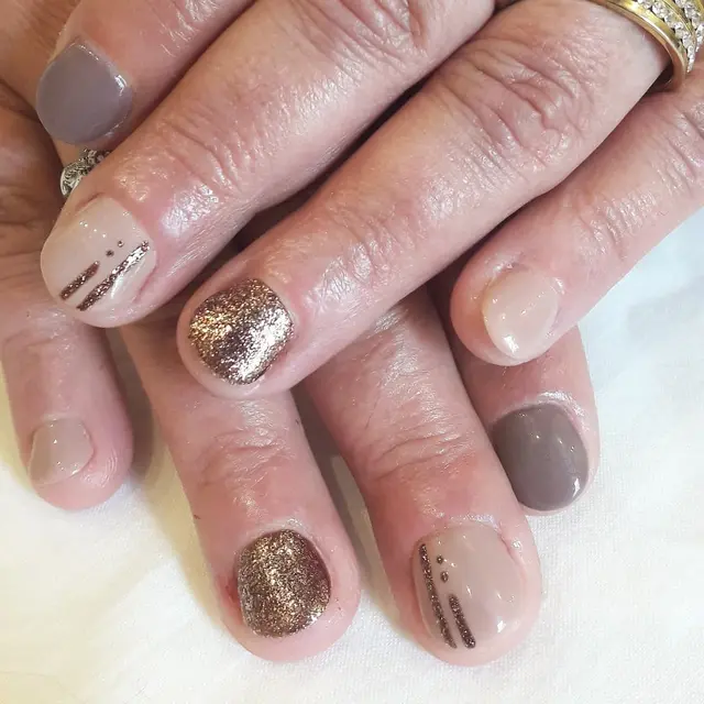 Nude nails
