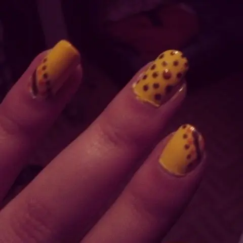Point (2014) (ne pas faire attention à cette pose de vernis affreuse c'était mes début ^^)