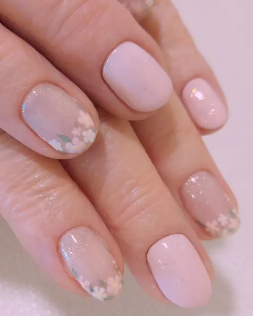 Dans 1 semaine je serais enfin Mme et pour l'occasion je fait les ongles de pas mal de mes invitées d'honneur, on…