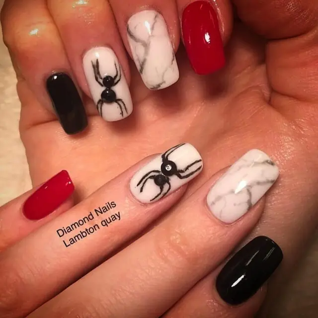 Quoi de mieux pour Halloween que de faire un nail art sur sa phobie ahah