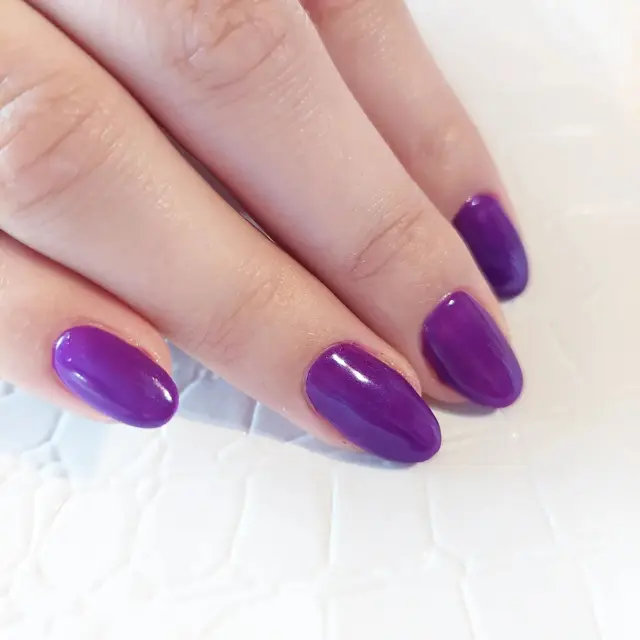Après 2 mois avec des extentions, nous voilà enfin sur une belle longeur d'ongle naturel!