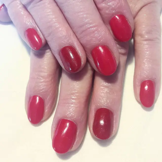Rouge, classique et élégant