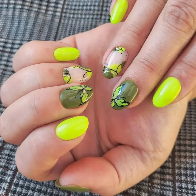 Enfin on a posé ce magnifique vert fluo avec Semi-permanents sur ongles naturels