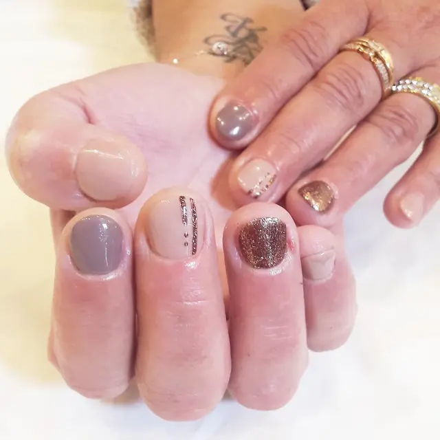 Nude nails