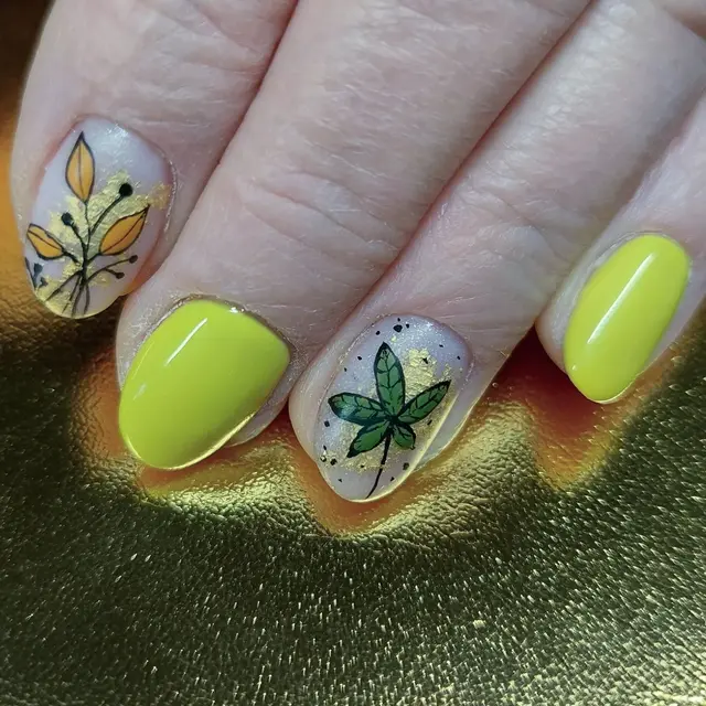 Feuilles d'Automne Swipe et dis moi si tu préfère mat ou brillant?