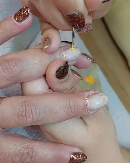 Mon nail art d'automne à était très apprécié, mais cette fois je vous met des mini vidéos.