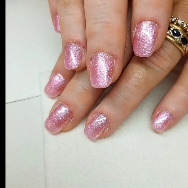 Extensions en acrygel sur ongles rongés.