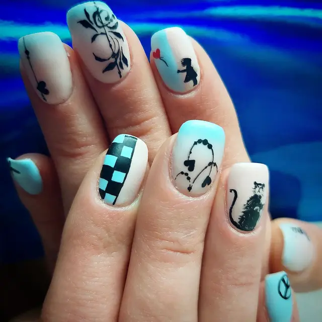 Un nail art sur mesure avec des oeuvres de l'artiste BANKSY