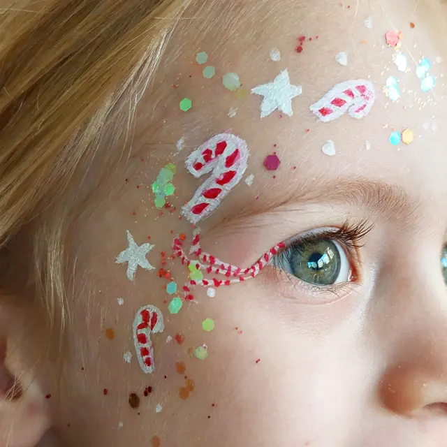 Maquillages de Noël féeriques Laissez la magie des fêtes illuminer les visages de vos enfants avec des maquillages…