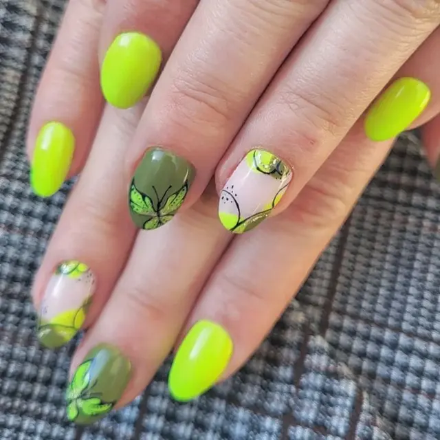Enfin on a posé ce magnifique vert fluo avec Semi-permanents sur ongles naturels