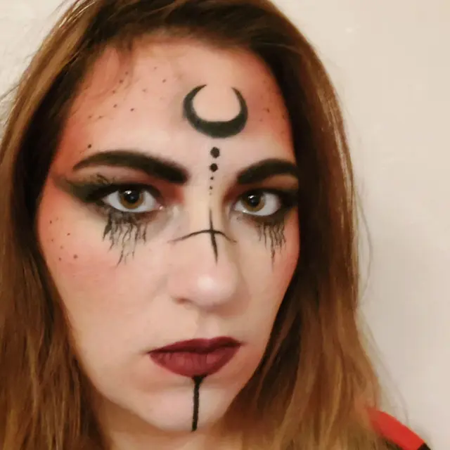 Vous ne le savez peut être pas mais ma passion s'étend au maquillage En voici un pour l'animation d'Halloween à Sainte…