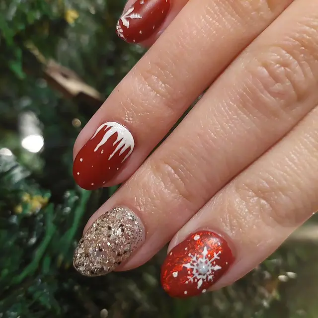 Le mois de Décembre s'installe, les jolis nail art de Noël n'attendent que vous!