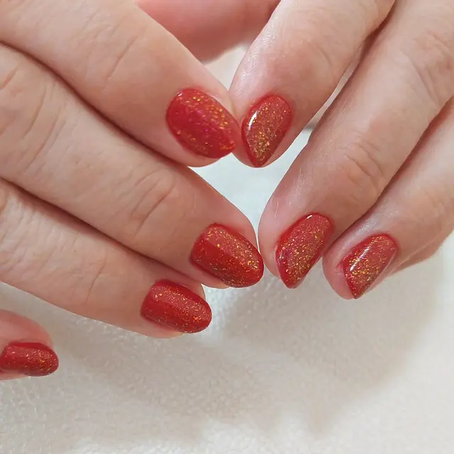 J'adore ce top coat "Topciuszek" de chez il rajoute des paillettes et des reflets canonnissime