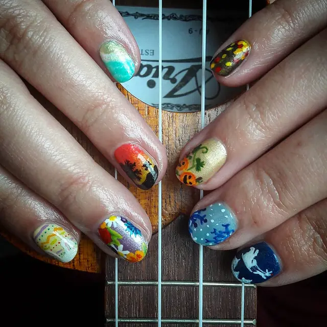 Les 4 saisons version nail art ^^ Ça fait du bien de faire un gros nail art (même si il est pas super précis j'avais…