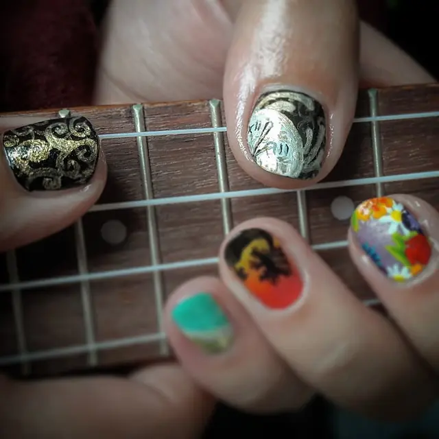 Les 4 saisons version nail art ^^ Ça fait du bien de faire un gros nail art (même si il est pas super précis j'avais…