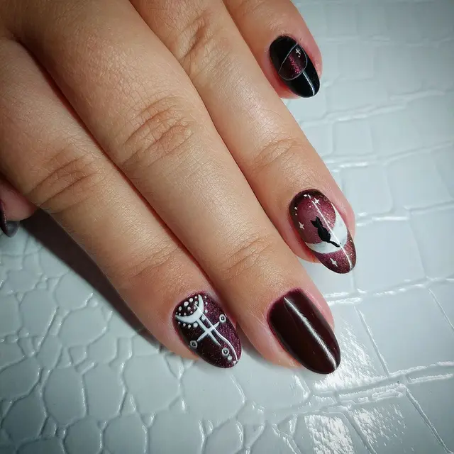 Dark October, j'ai pas l'habitude de mettre cette couleur mais j'adore Merci pour l'idée de la lune chat ça m'as inpirée