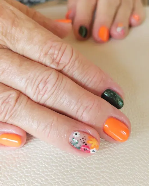 Floral d'Automne Un mélange audacieux de couleurs éclatantes et de touches florales pour égayer vos journées d'automne !