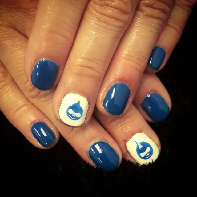 Drupal icon on nails for represent her compagnie during an event in Australia ^^.