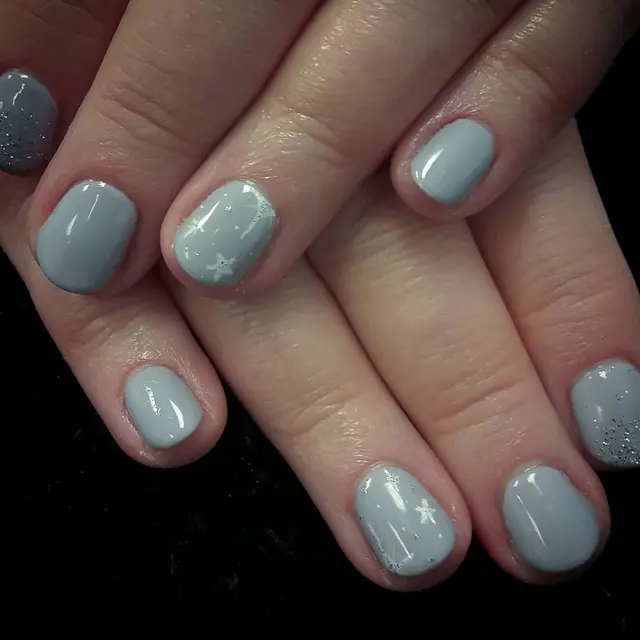 Grey stars I love to practice nail art ^^!