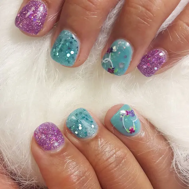 Start to be better with SNS :) Cute and sweet nails Done by me in