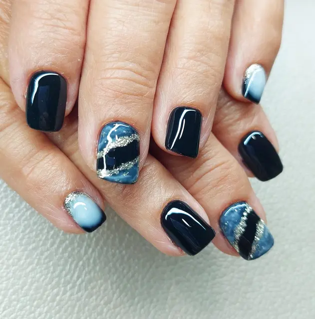 Le noir élégant revisité Osez le chic intemporel du noir, sublimé par des touches d'effet marbré et des détails…