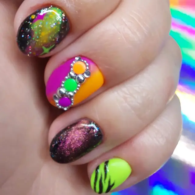 Quelque essais sur moi même un style abstrait que je n'avais jamais fait et une pose de bijoux pour voir la soliditée.