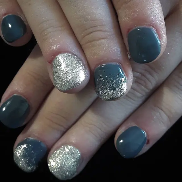 Extentions en polygel sur ongles rongés.