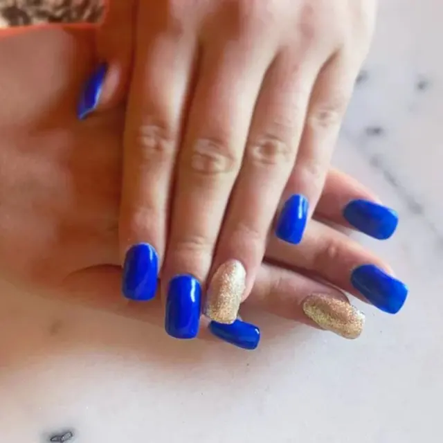 En plein apprenrissage d'extention en acrygel Voici ma 1ère pose vous en pensez quoi?