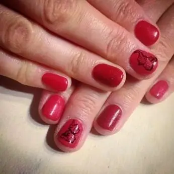 Elle voulait du rouge et un éléphant comme son tatouage, voila qui est fait Une bonne reprise avec des challenges, fun…