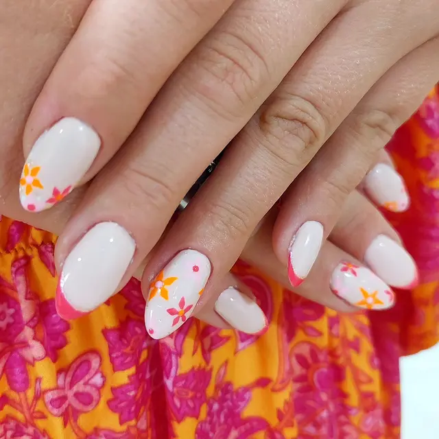 Nouveau look Rien de tel qu'une touche de fleurs et une pointe de couleur pour se sentir fraîche et rayonnante !